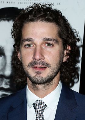 シャイア・ラブーフが暴行罪の容疑で逮捕された