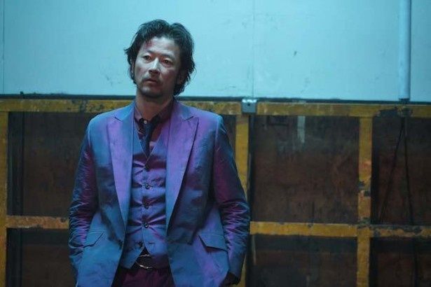 【写真を見る】浅野忠信がかっこいい！『新宿スワンII』では滅法怖い男を熱演している