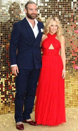 二股が発覚する前にジョシュアは別の女性と会っている姿をパパラッチされていた