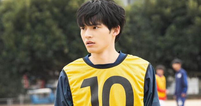 サッカーシーンからシリアスな表情まで！『望み』岡田健史の場面写真を公開