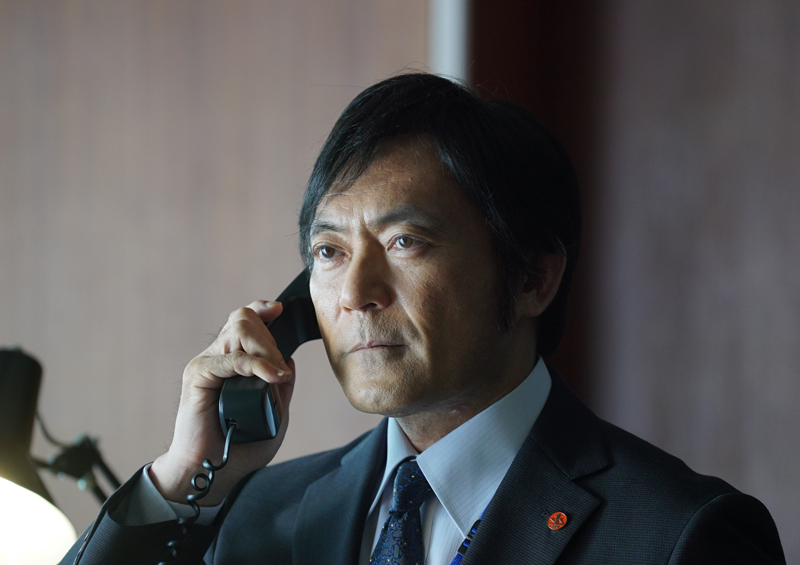 リーダーとして捜査を牽引し部下からも慕われる、捜査第一課・係長の早瀬泰之(渡辺いっけい)