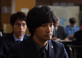 塔子の指導的立場で捜査第一課の警部補、鷹野秀昭(青木崇高)。トレミー事件を解決した塔子を認めるように